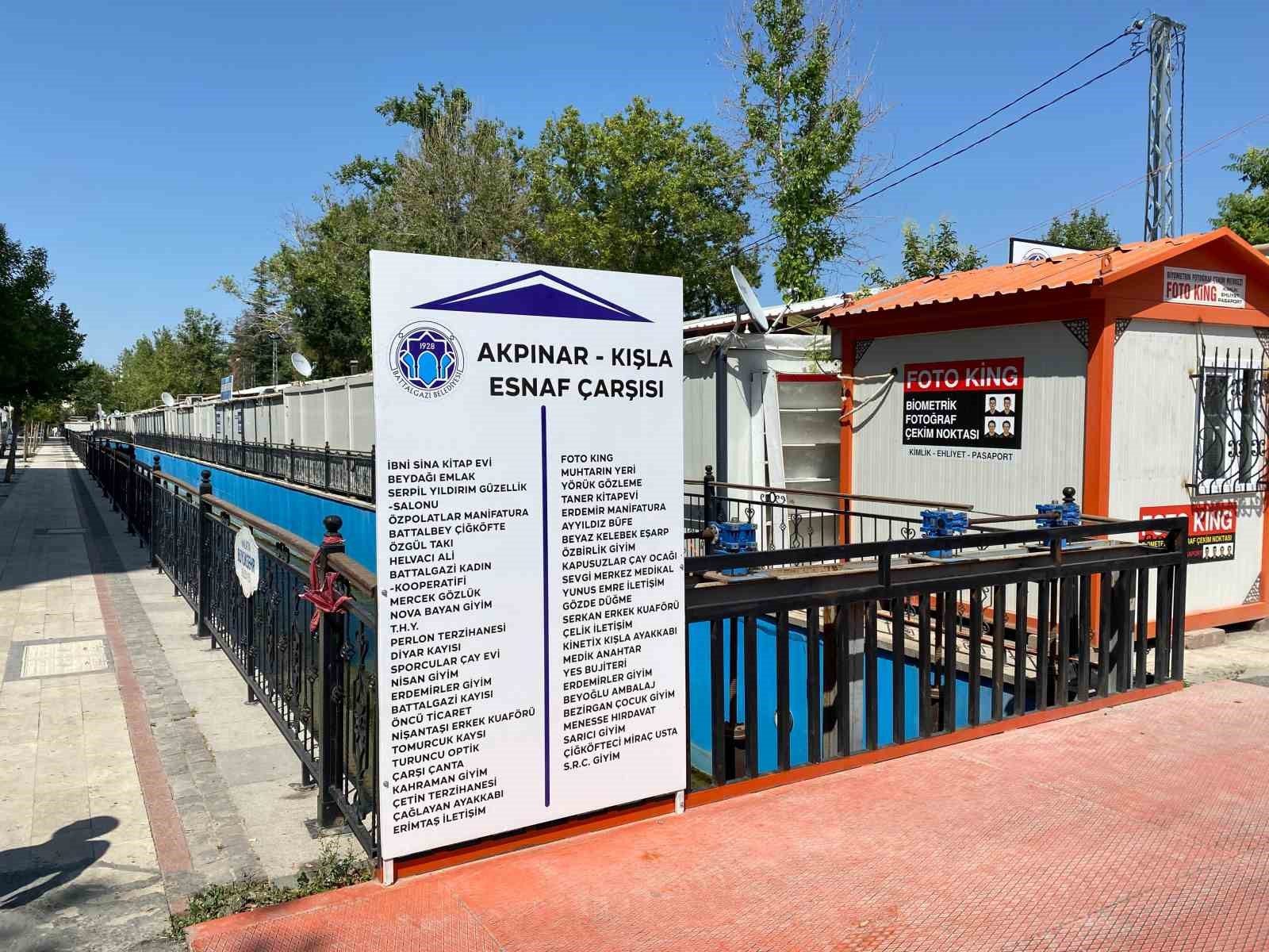 Kanalboyu esnaf çarşısı AVM’leri aratmıyor
