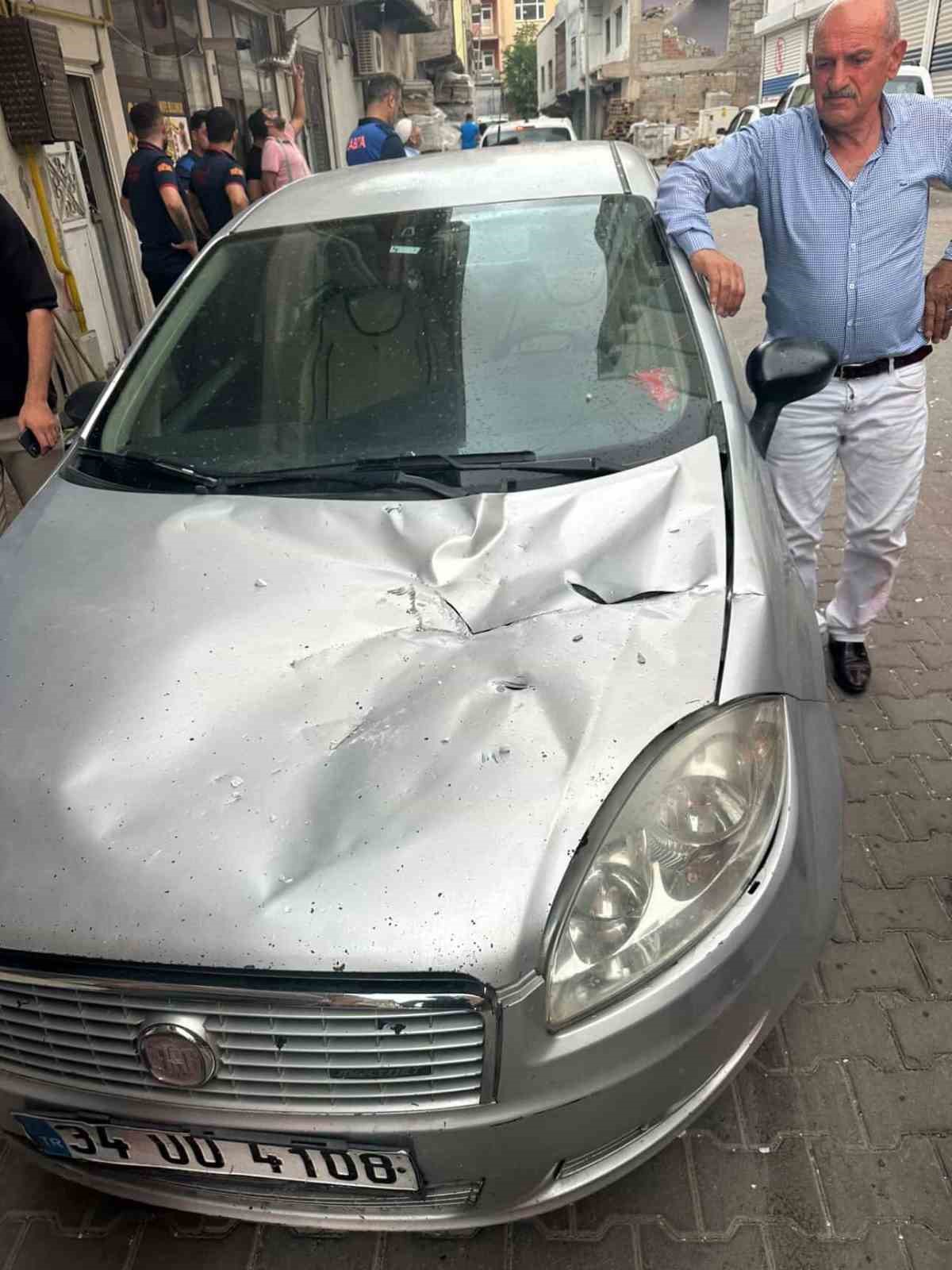 Siirt’te fırtına nedeniyle arabalar hasar aldı
