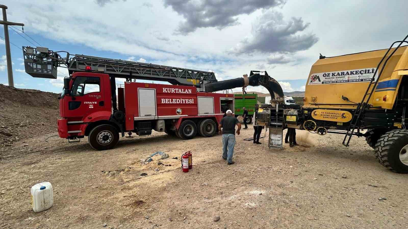 Siirt’te biçerdöverden sıçrayan kıvılcım yangına neden oldu
