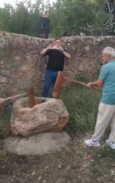 Gediz Gürlek Köyü’nde hem şenlik hem taş ocağı protestosu
