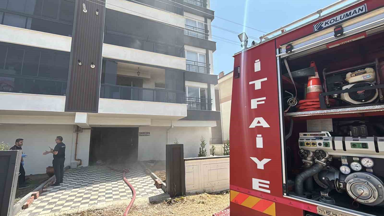 Mutfakta &ccedil;ıkan yangına komşu m&uuml;dahalesi
