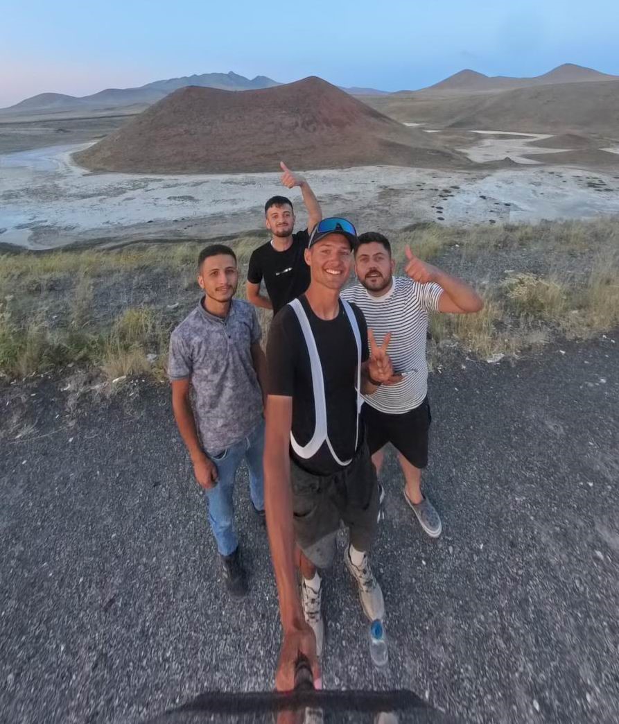 Dünya turundaki Alman bisikletçi Karapınar’da mola verdi