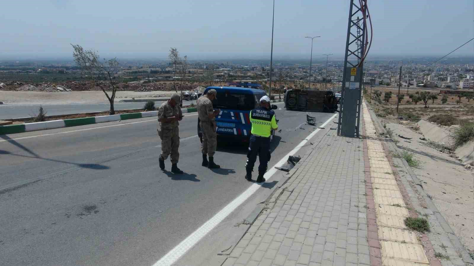Kilis&rsquo;te ticari ara&ccedil; devrildi: 4 yaralı
