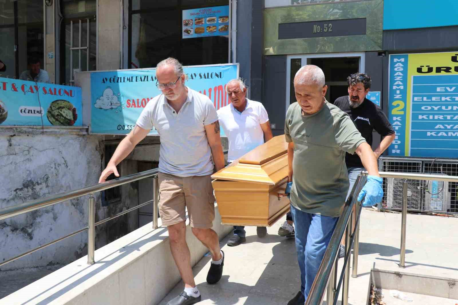 Evinde &ouml;l&uuml; bulunan doktorun kalp krizinden vefat ettiği belirlendi
