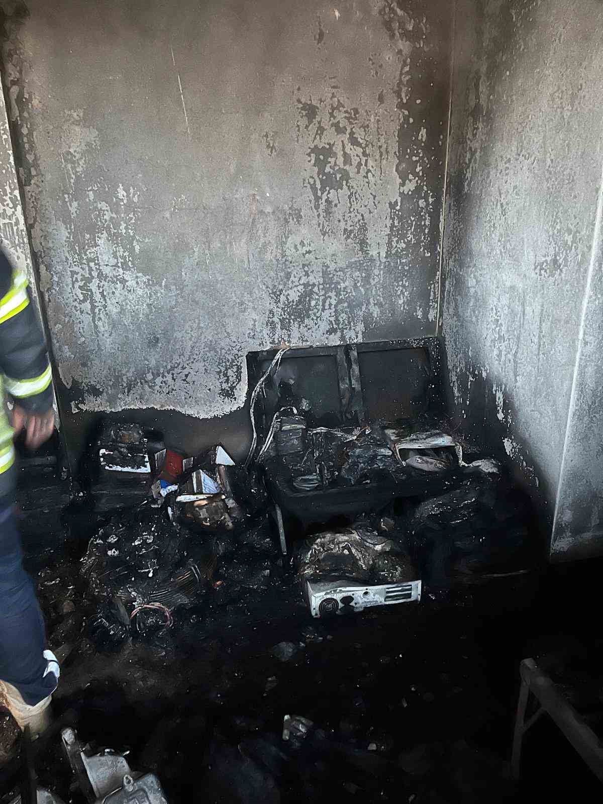 Eğirdir&rsquo;de soğuk hava deposunda yangın paniği
