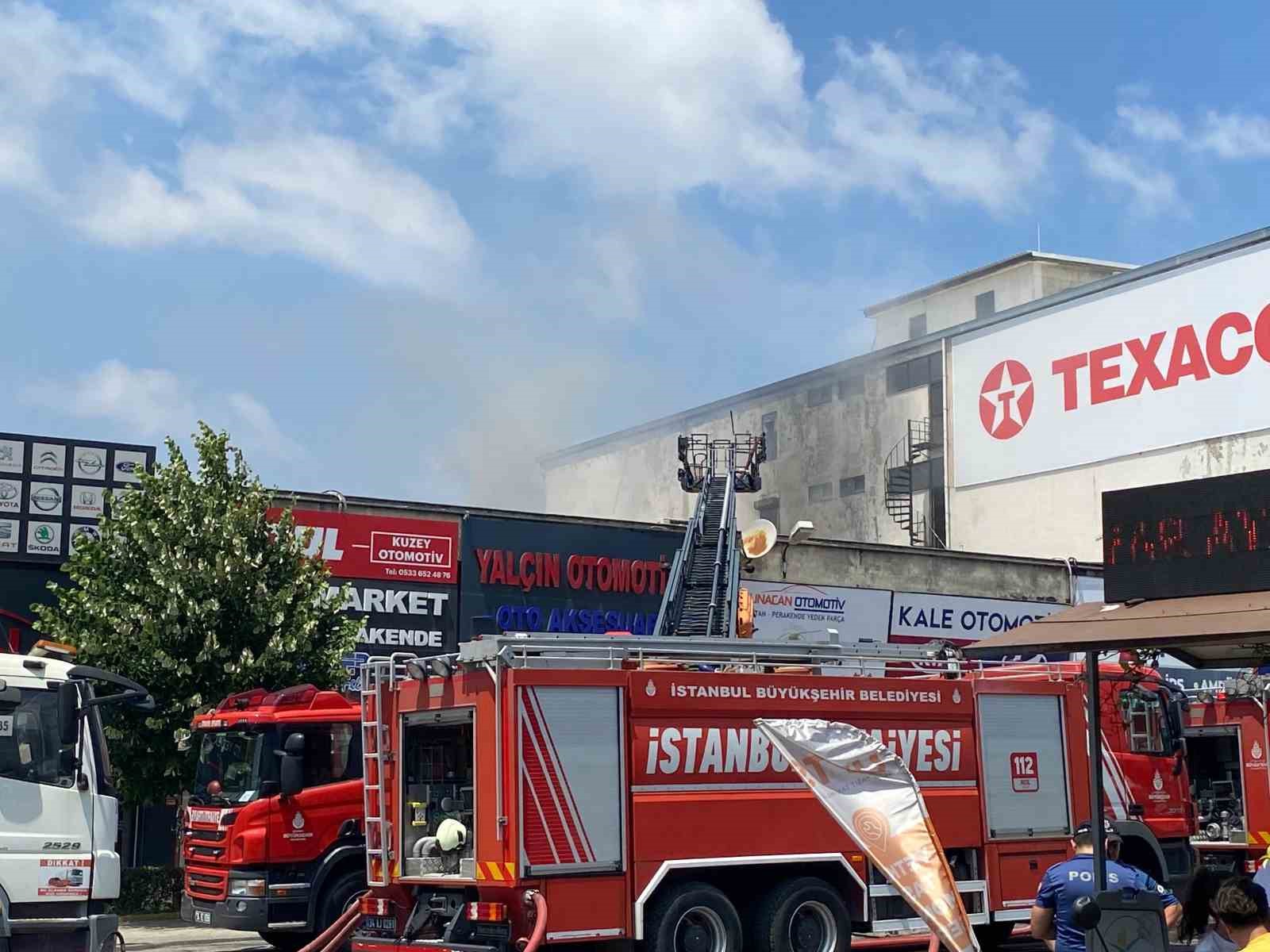 Ümraniye Oto Sanayi Sitesi’nde çıkan yangın söndürüldü