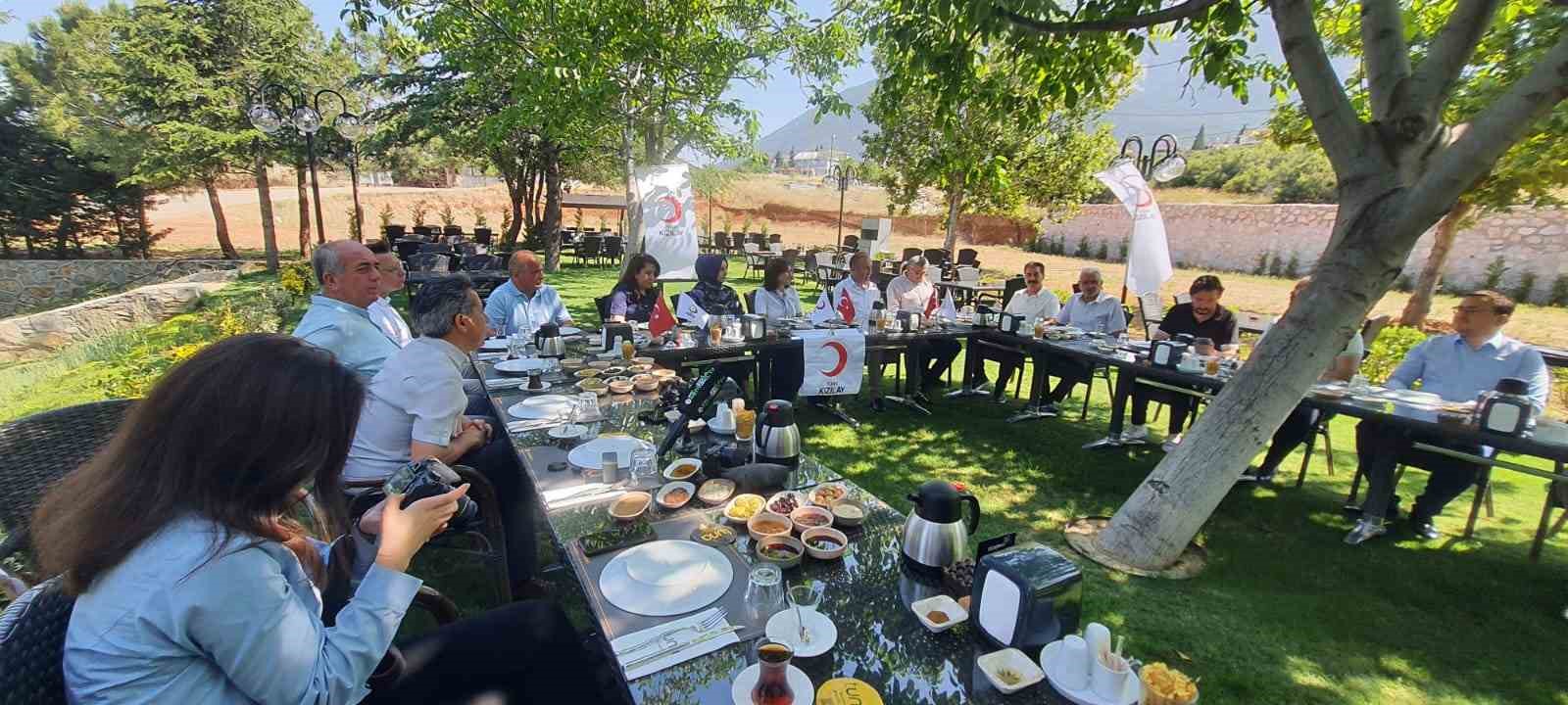 Denizli&rsquo;de Kızılay &uuml;yeleri 157 yaş etkinliğinde buluştu
