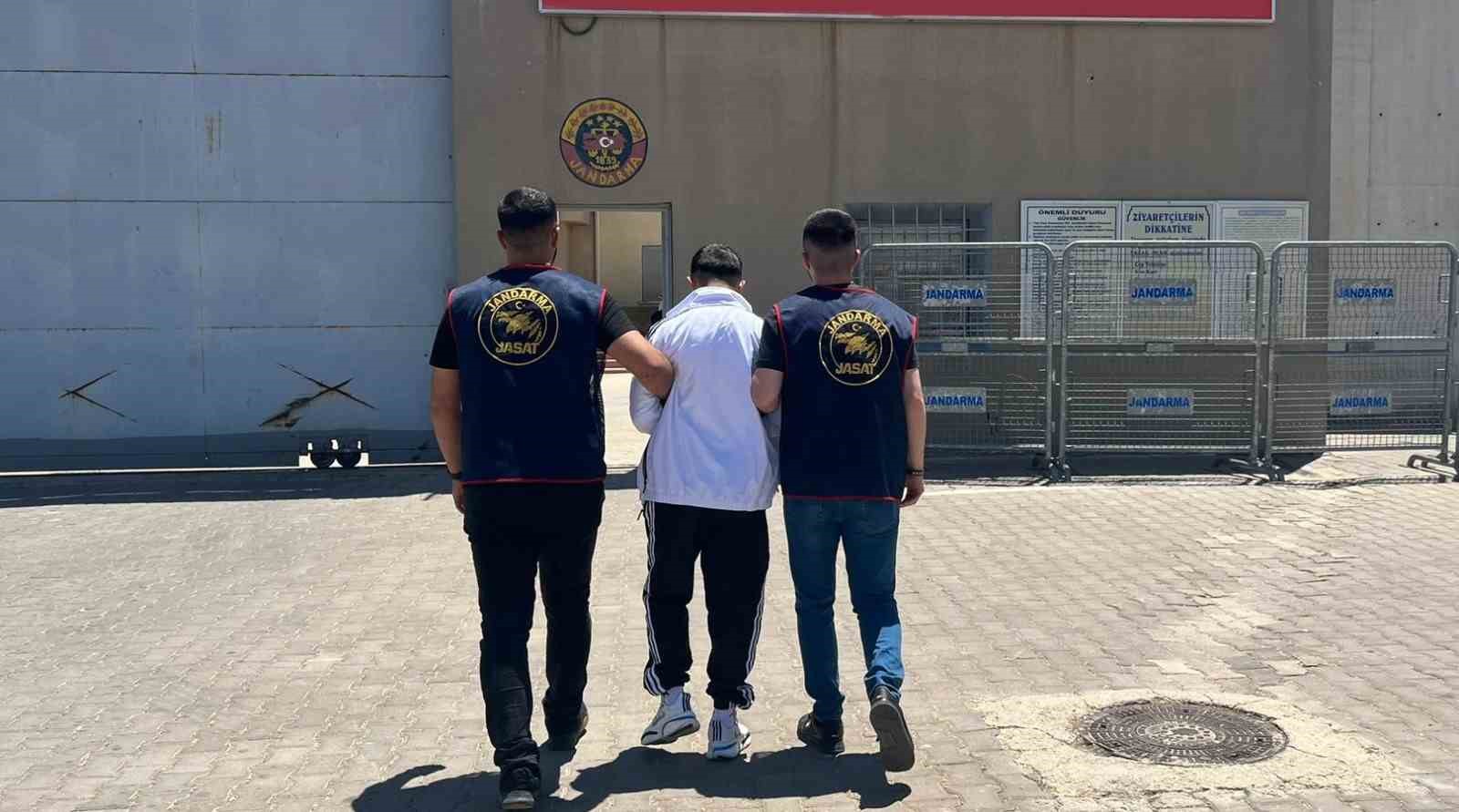 Hırsızlık suçundan 15 yıl cezasıyla aranan şahıs yakalandı