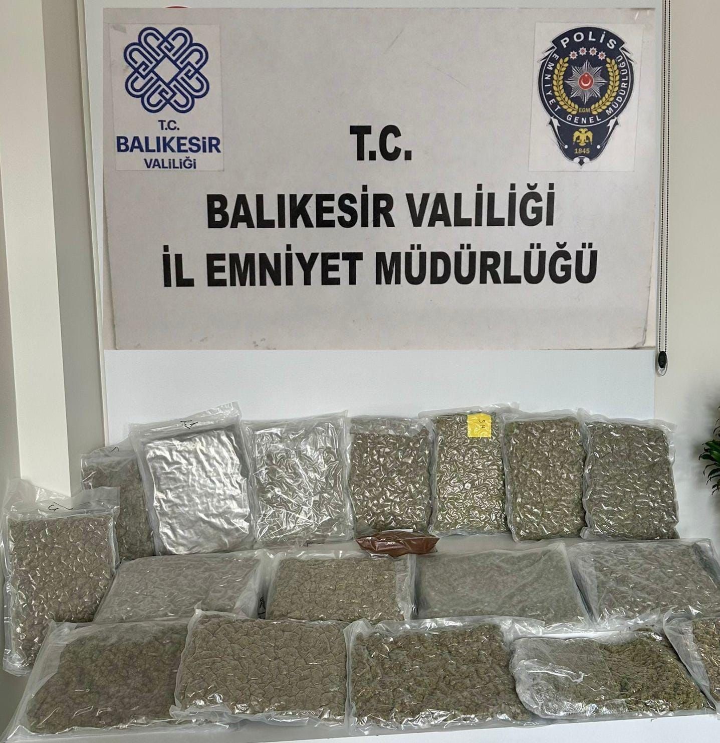Balıkesir’de 19 kilo esrar ele geçirildi