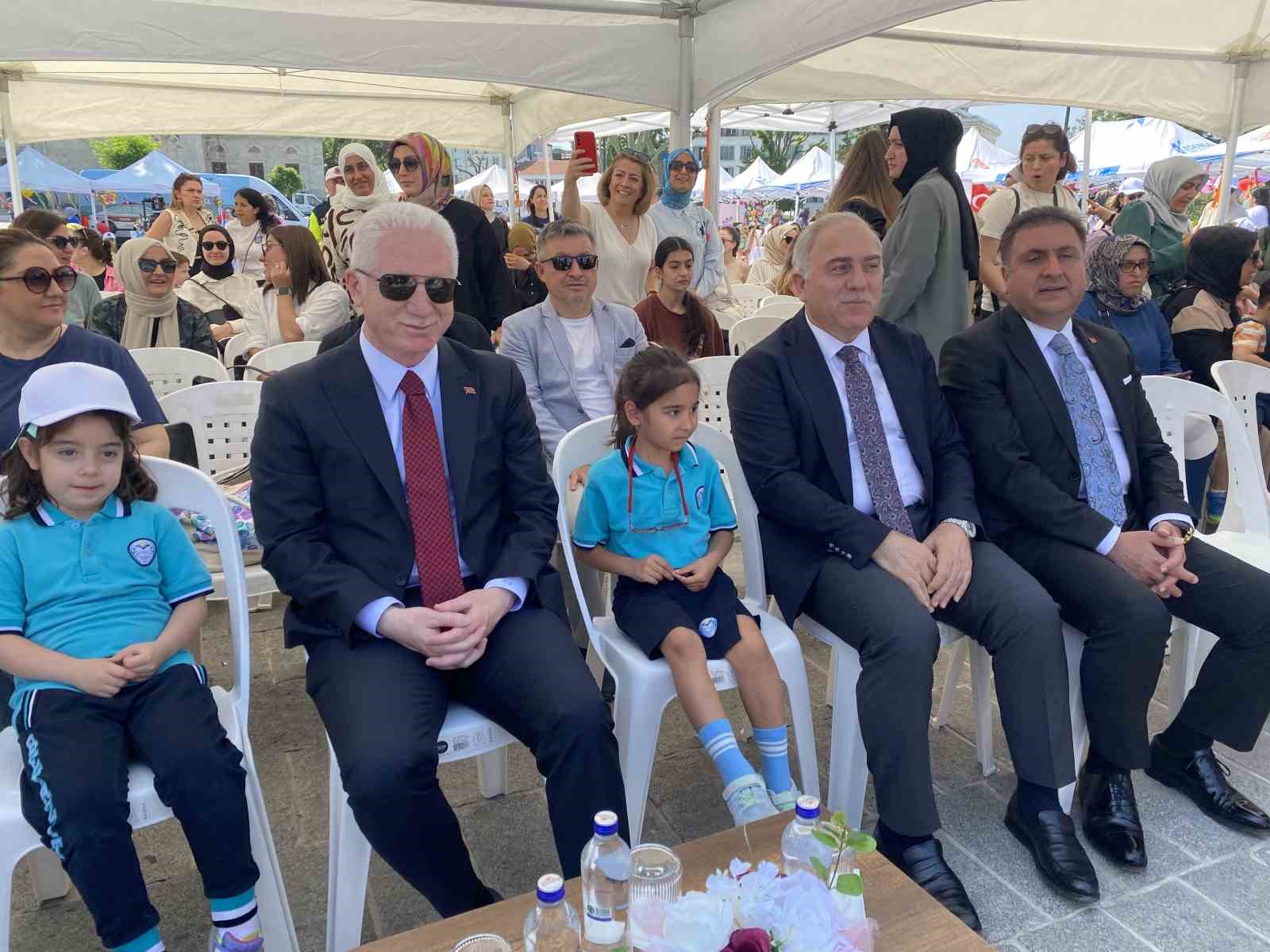 Beyazıt Meydanı’nda Okul Öncesi Eğitim Şenliği düzenlendi, çocuklar doyasıya eğlendi