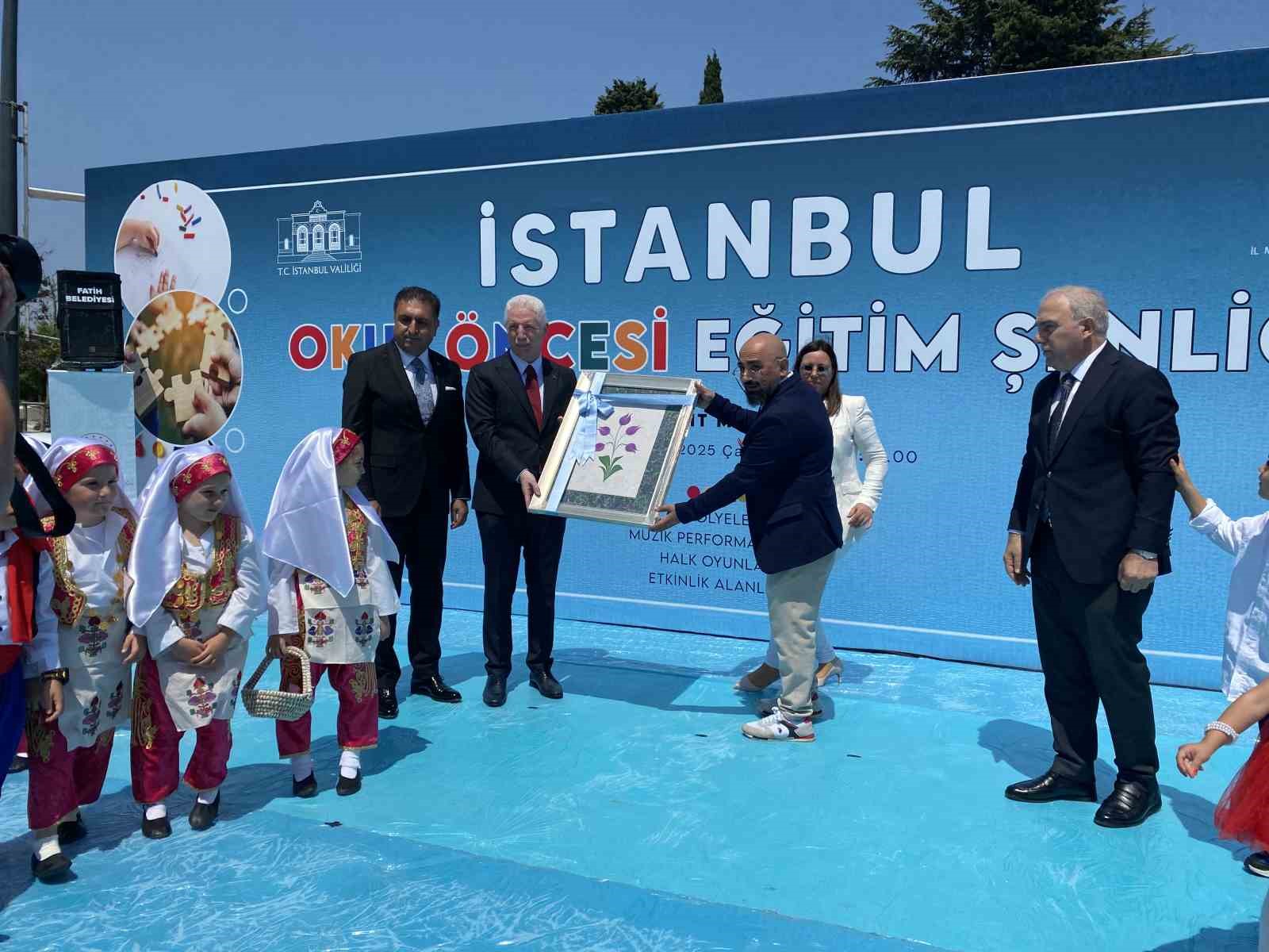 Beyazıt Meydanı&rsquo;nda Okul &Ouml;ncesi Eğitim Şenliği d&uuml;zenlendi, &ccedil;ocuklar doyasıya eğlendi
