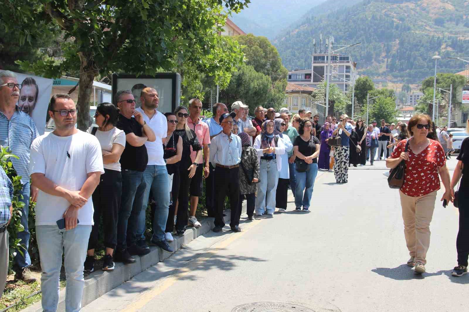 Ferdi başkanın ailesine taziye akını devam ediyor
