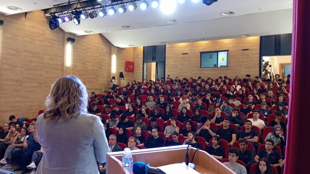 Prof. Dr. Ezgi Taylan Koparan&rsquo;dan Fen Lisesi &ouml;ğrencilerine bilim s&ouml;yleşisi
