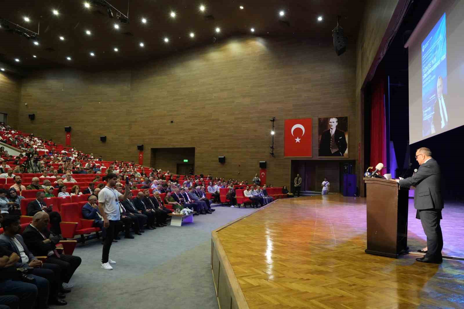 Arnavutluk Eski B&uuml;y&uuml;kel&ccedil;isi Genji Mucaj&rsquo;a Fahri Doktora &Uuml;nvanı
