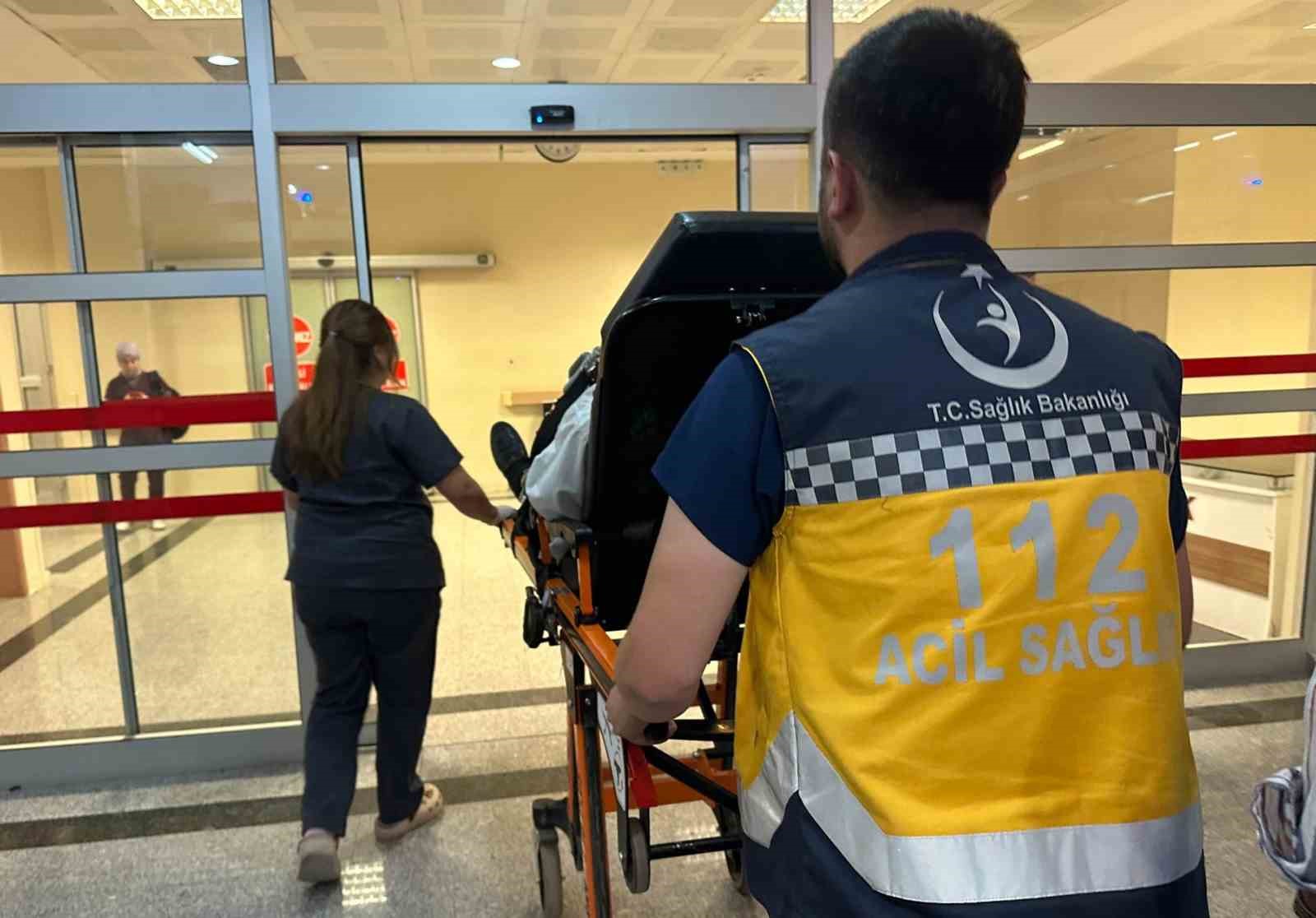 Kadınlar arasındaki kavgayı ayırmak isterken bıçaklandı