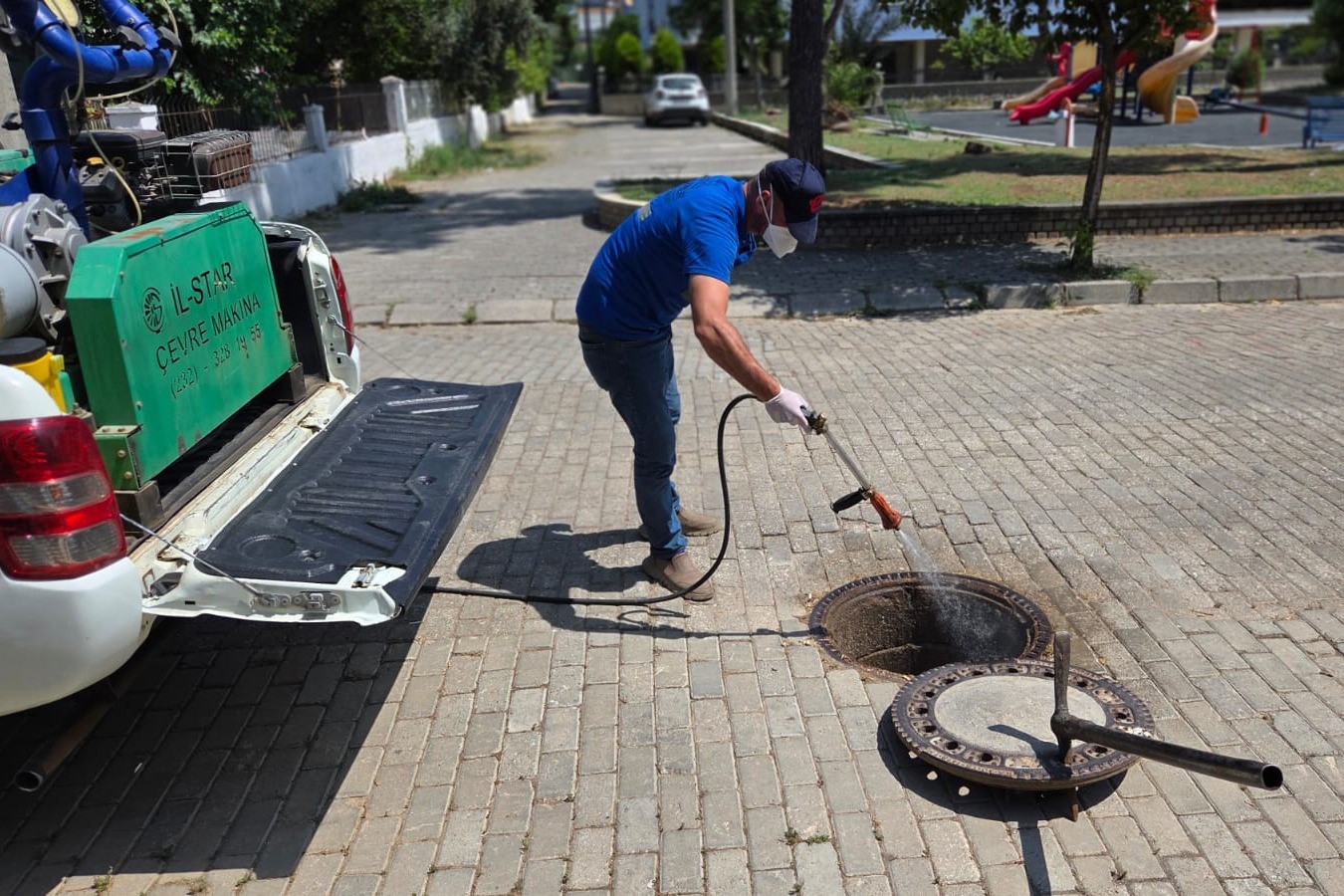 Şehri haşereler bastı, Efeler Belediyesi m&uuml;cadele başlattı
