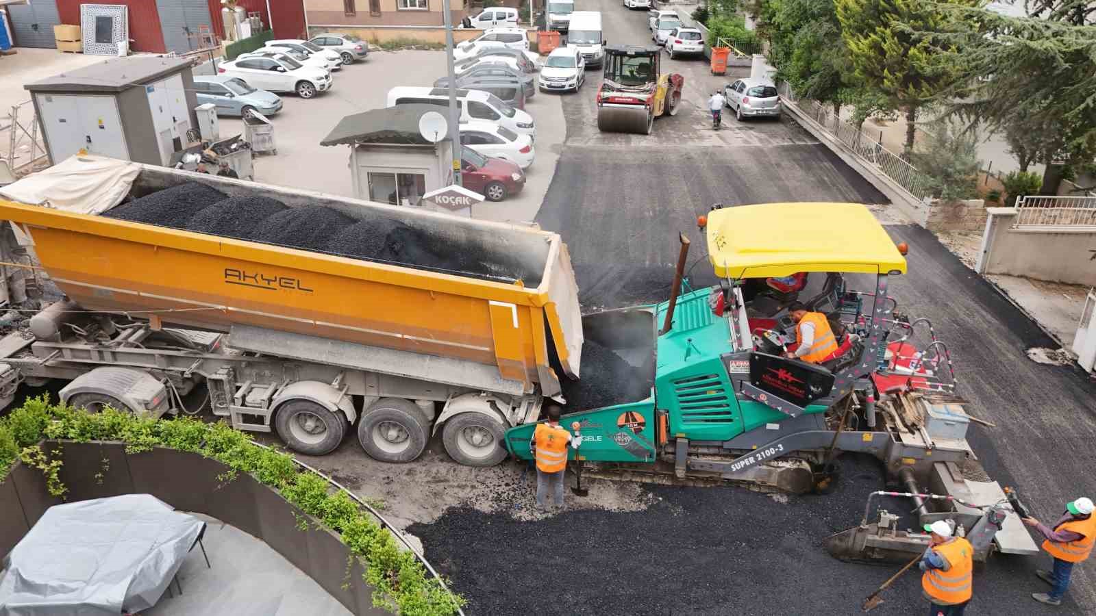 Mücahitler Mahallesi’nde bozuk yollar yenilendi