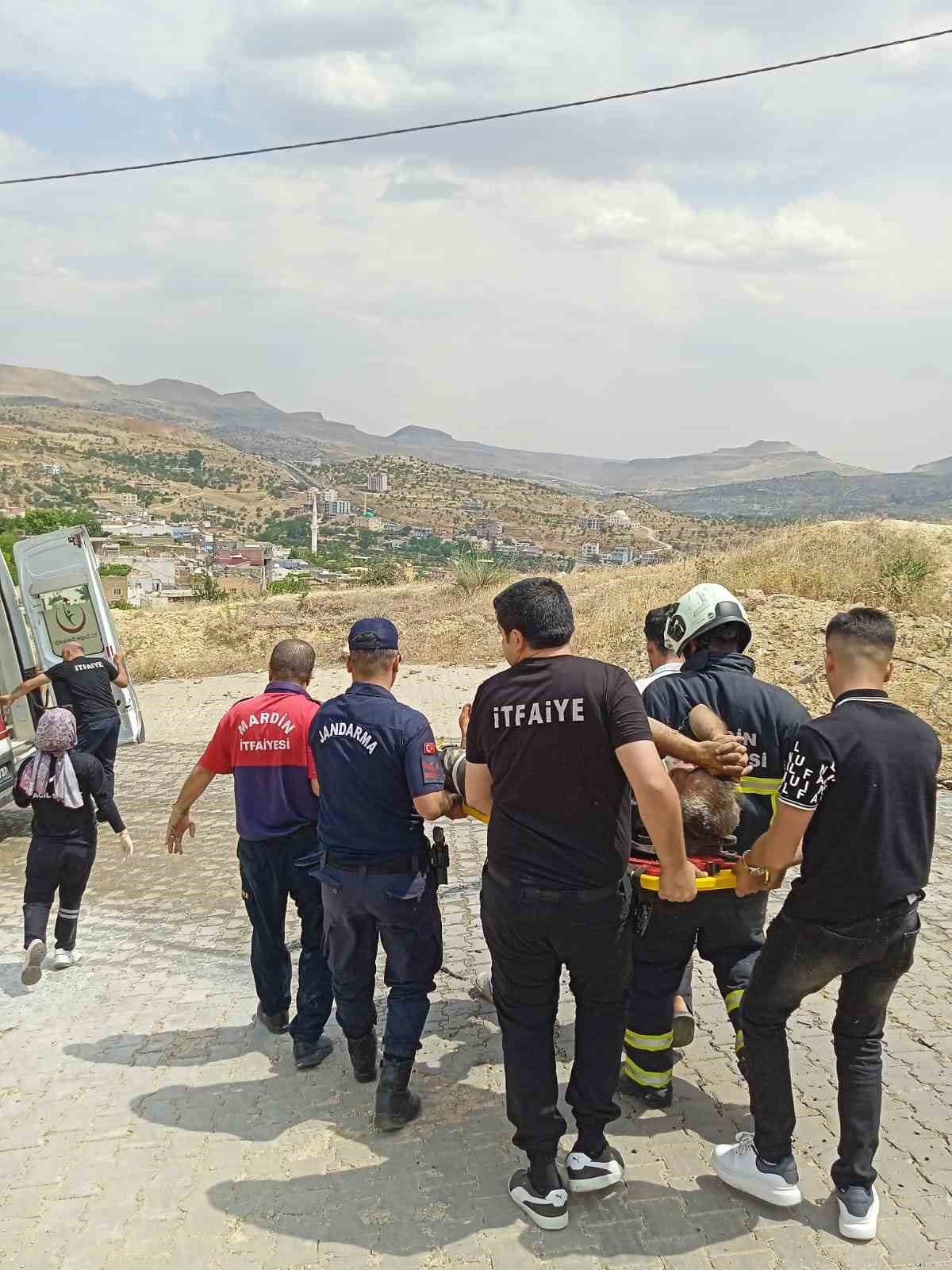 Sürücüsünün kontrolünden çıkan kamyon, çukura düştü: 2 yaralı