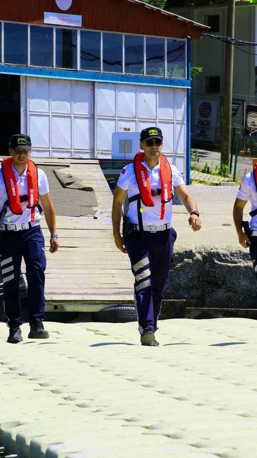 Vatan i&ccedil;in Sapanca G&ouml;l&uuml;&rsquo;nden ses verdiler
