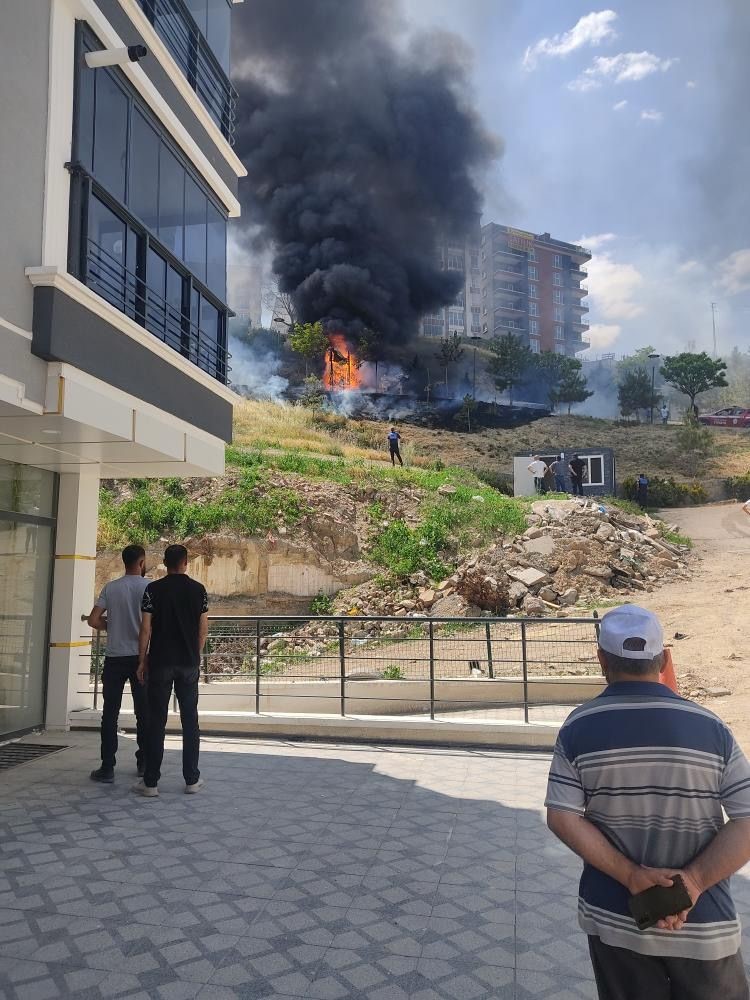 Ankara’da bir parkın 2 çocuk tarafından yakıldığı iddia edildi
