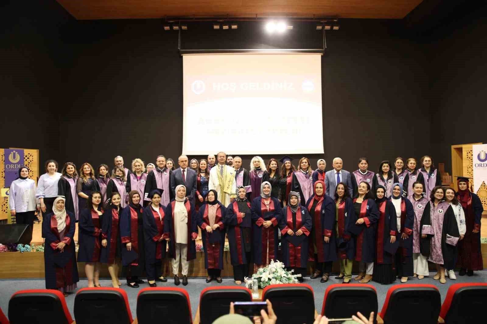 ’Anne Üniversitesi’ ilk mezunlarını verdi