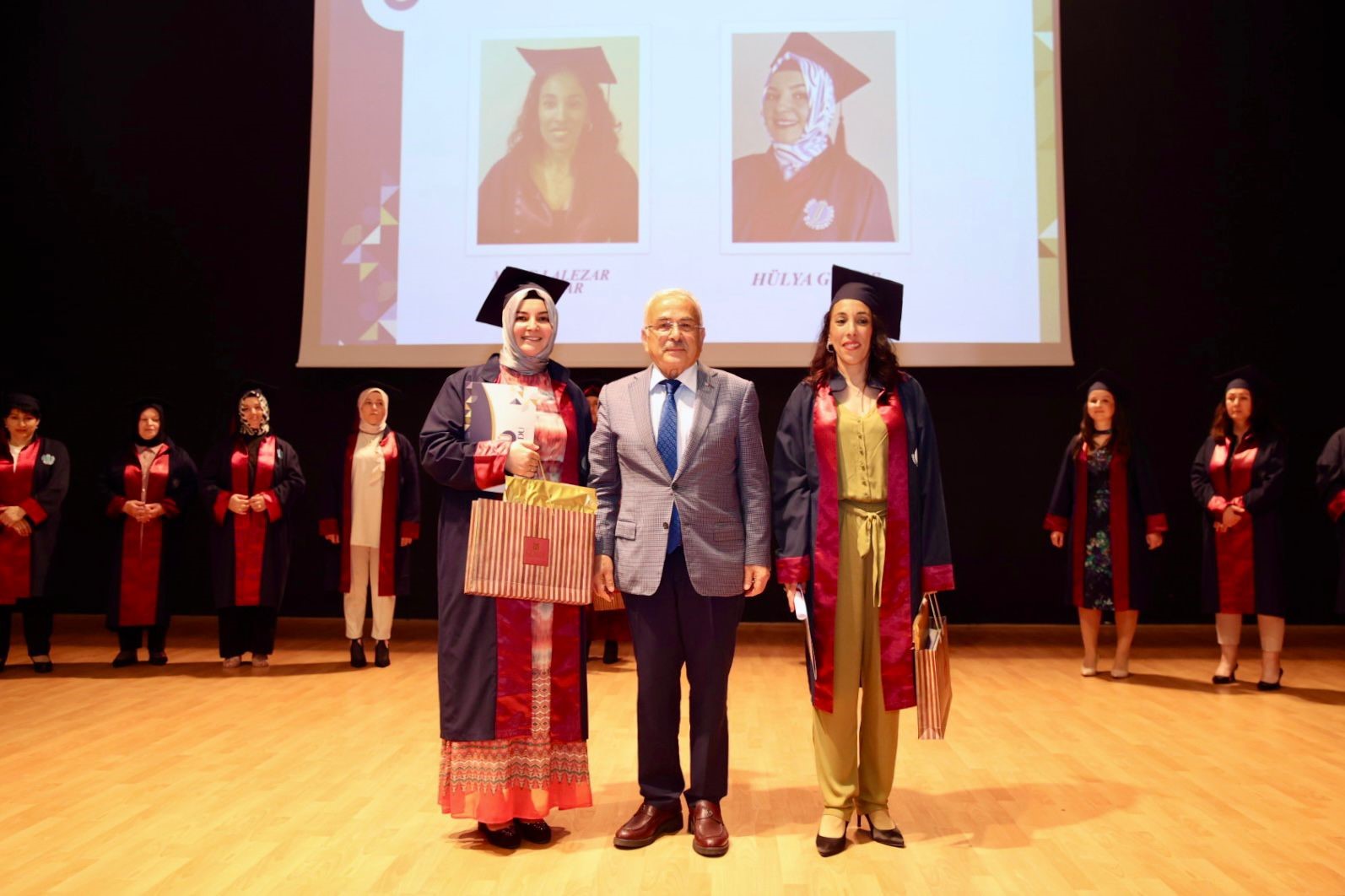 &rsquo;Anne &Uuml;niversitesi&rsquo; ilk mezunlarını verdi
