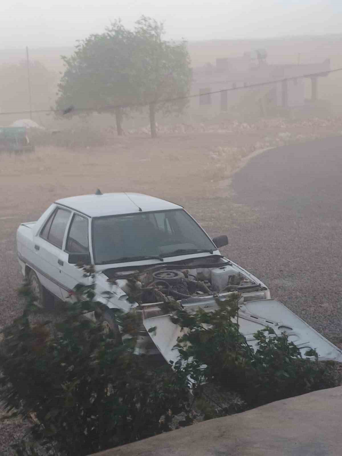 Siverek’te fırtına: Çatılar uçtu, tarlalar zarar gördü