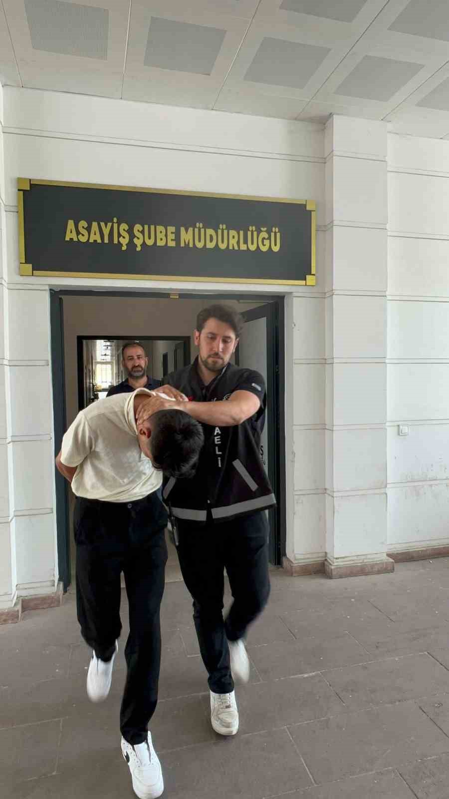 950 bin TL’lik vurgun yapan sahte polis yakalandı