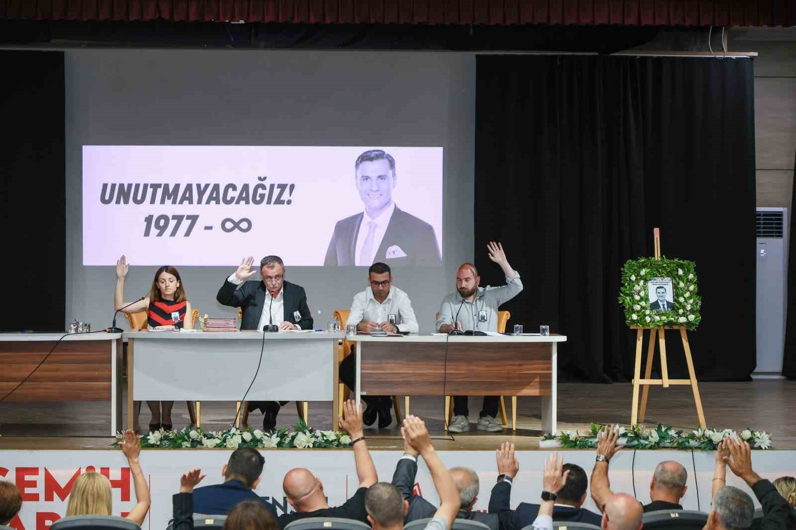 Yunusemre Millet &Ccedil;arşısına Ferdi Zeyrek ismi verildi
