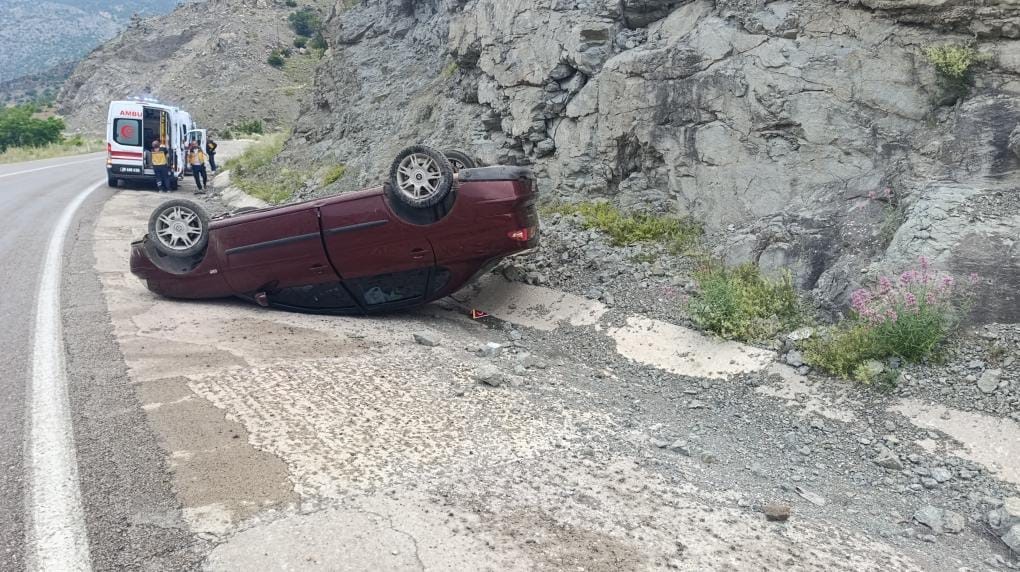 Gümüşhane’de otomobil ters döndü: 3 kişi yaralandı