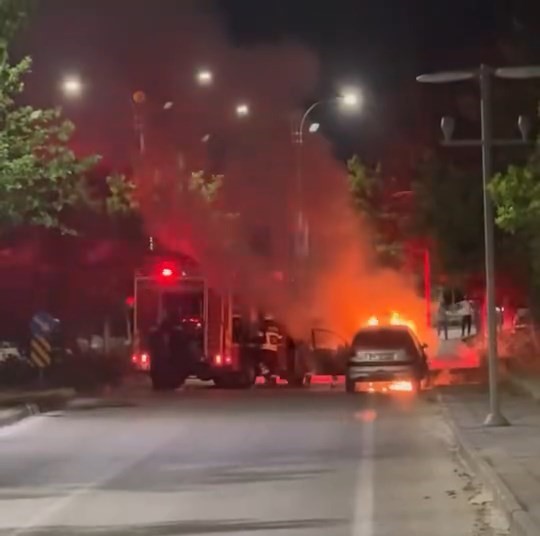 Elazığ’da seyir halindeki araçta yangın çıktı