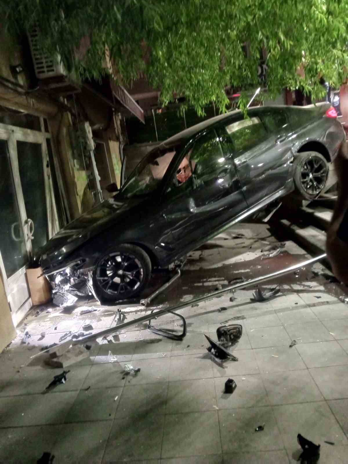 Akyurt Cumhuriyet Meydanı’nda gece saatlerinde korkutan kaza
