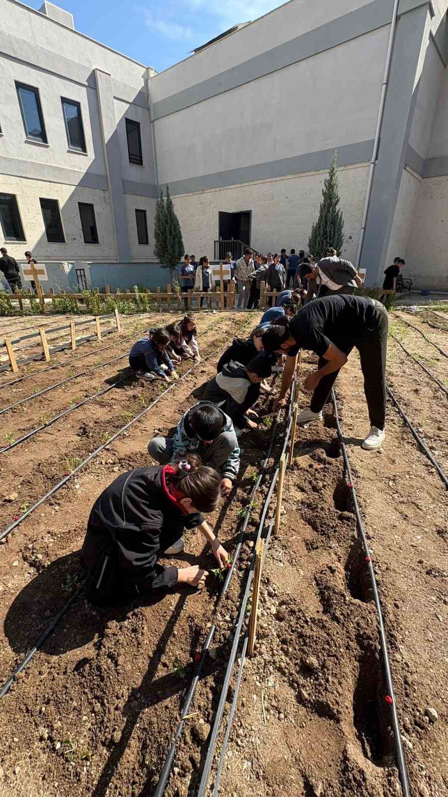 Manisa’da geri dönüşümle doğal yaşam sınıfı kuruldu