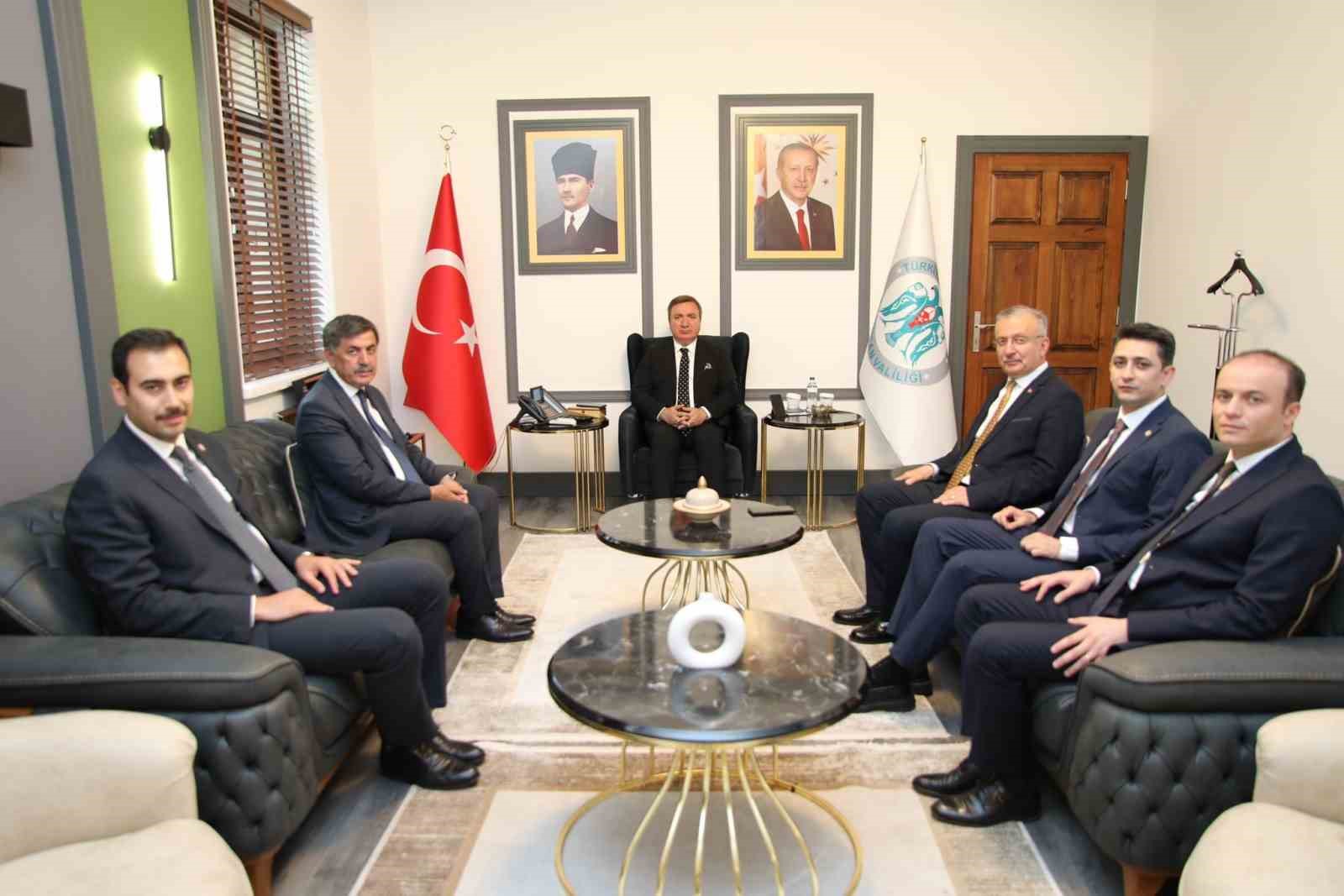 Vali Aydoğdu, başka illere atamaları yapılan kaymakamları makamında kabul etti