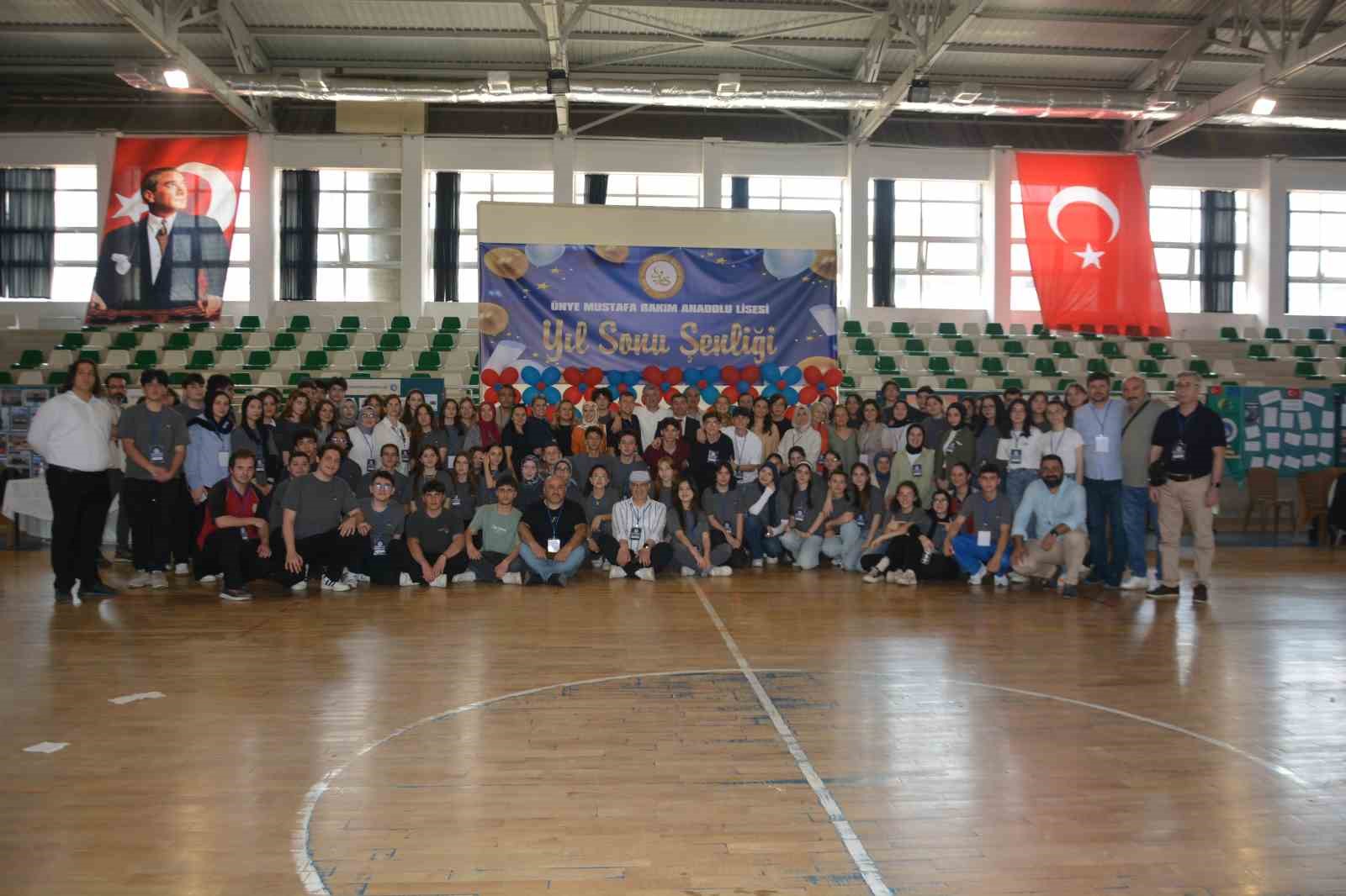 Öğrenciler, teknolojik ve bilimsel çalışmalarını sergiledi