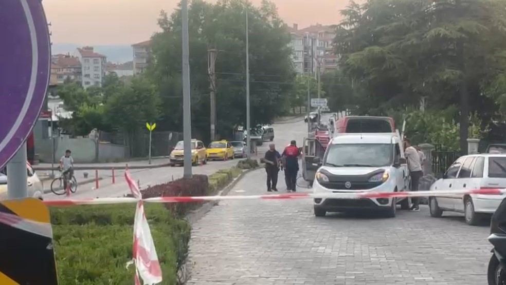 Tavşanlı’da seyir halindeki minibüs alev aldı