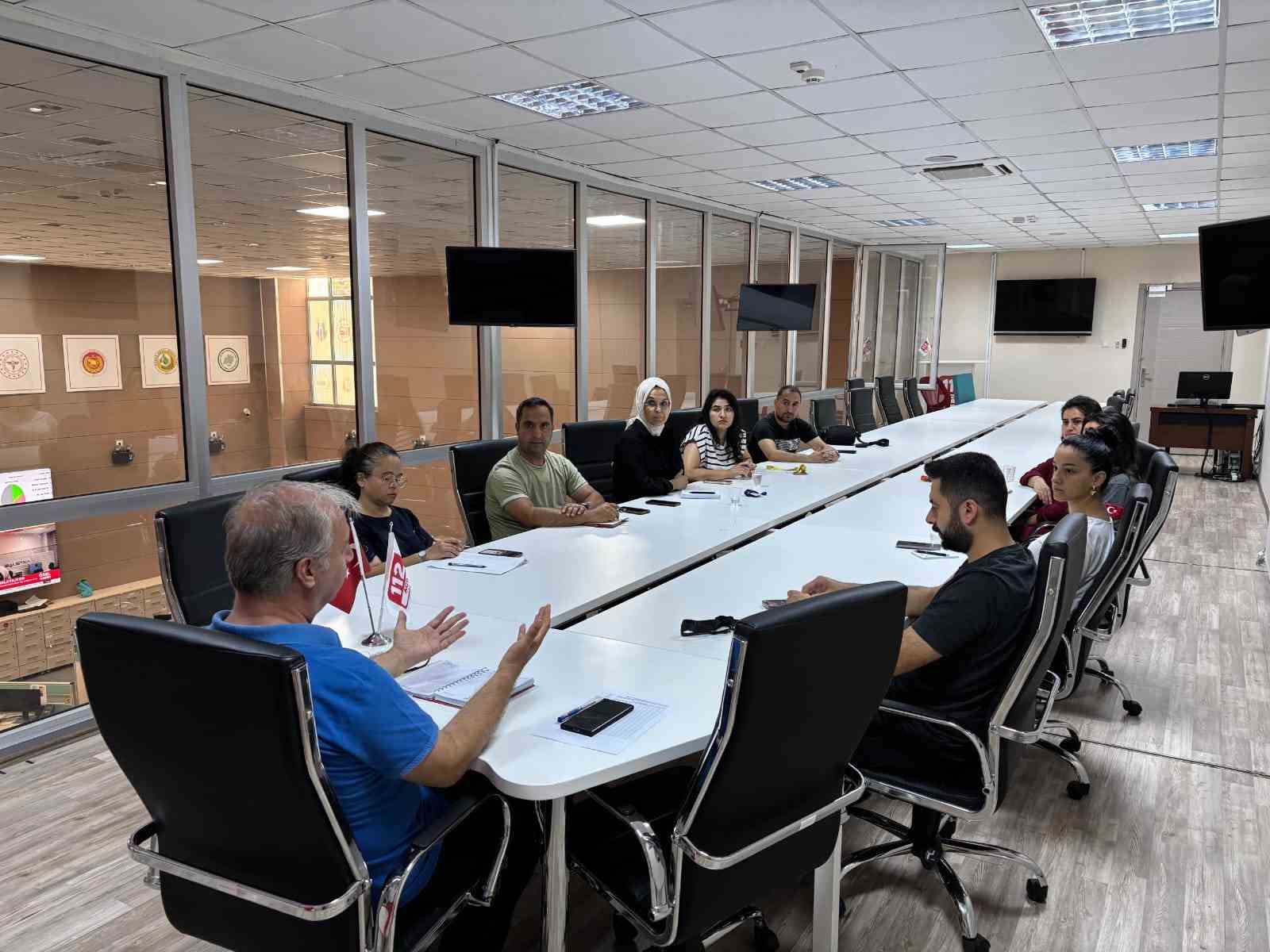 Muğla 112 Acil Çağrı Merkezi’nde aylık değerlendirme toplantısı gerçekleştirildi