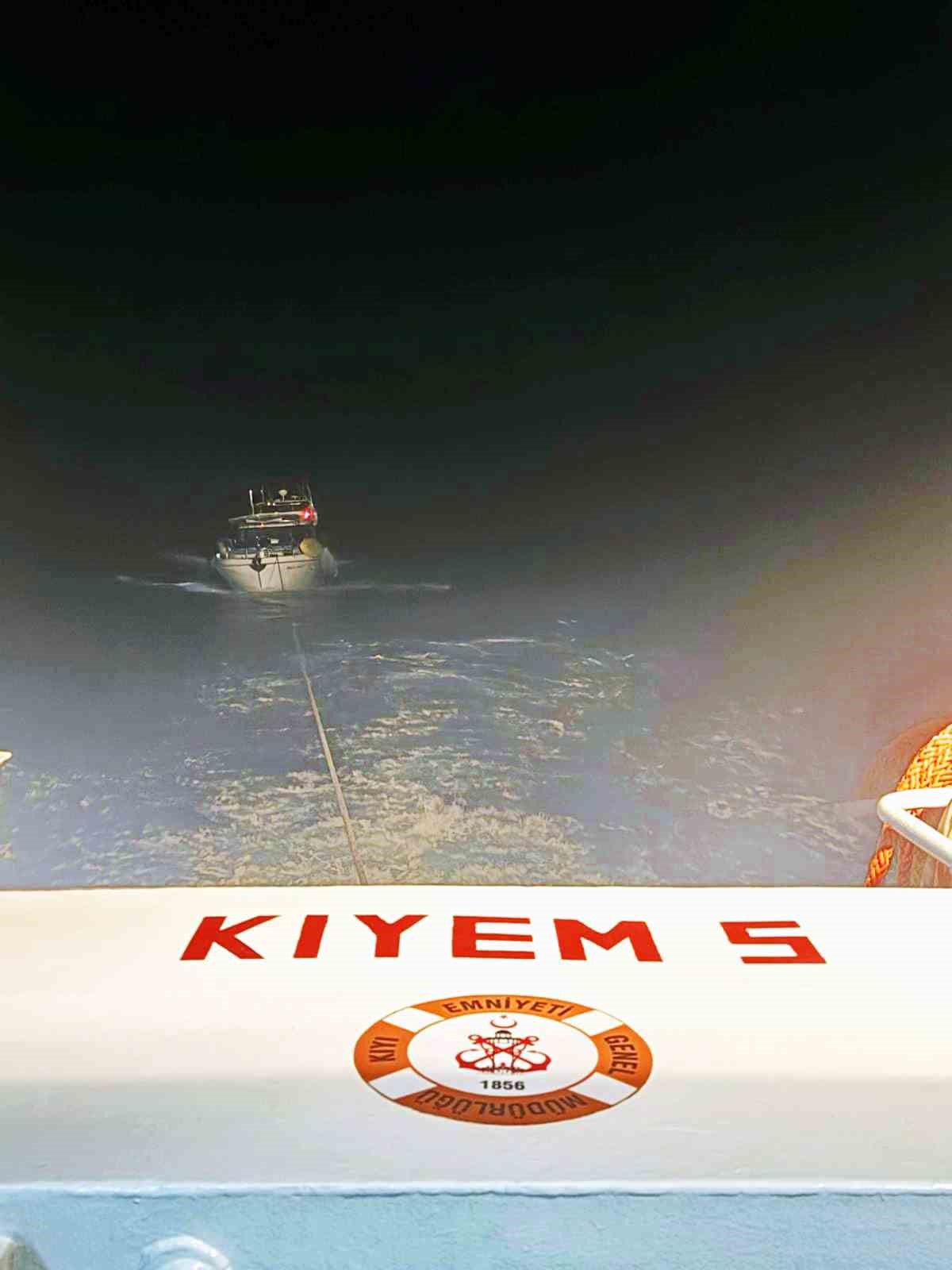 Dalaman açıklarında sürüklenen tekne kurtarıldı