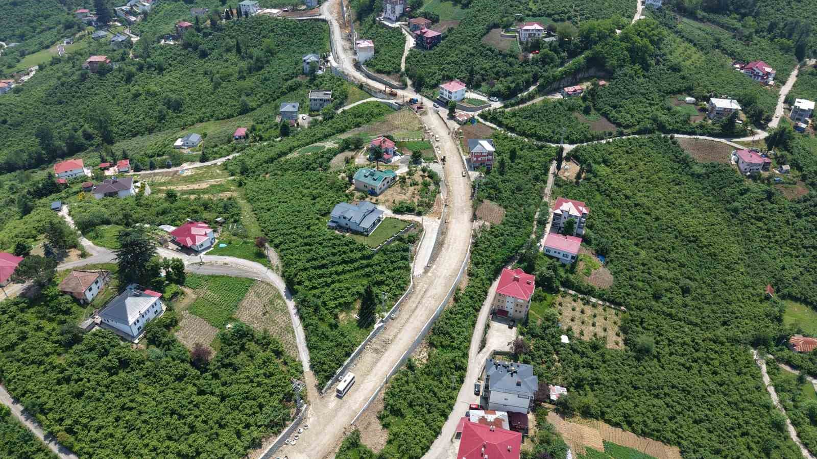 Trabzon&rsquo;da 13 yıldır bitmeyen yol tepki &ccedil;ekiyor
