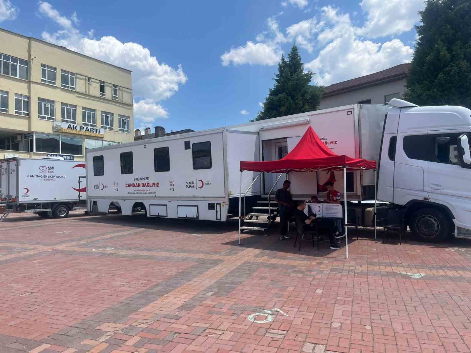 Kızılay kan bağışı tırı Tavşanlı Cumhuriyet Meydanı’nda