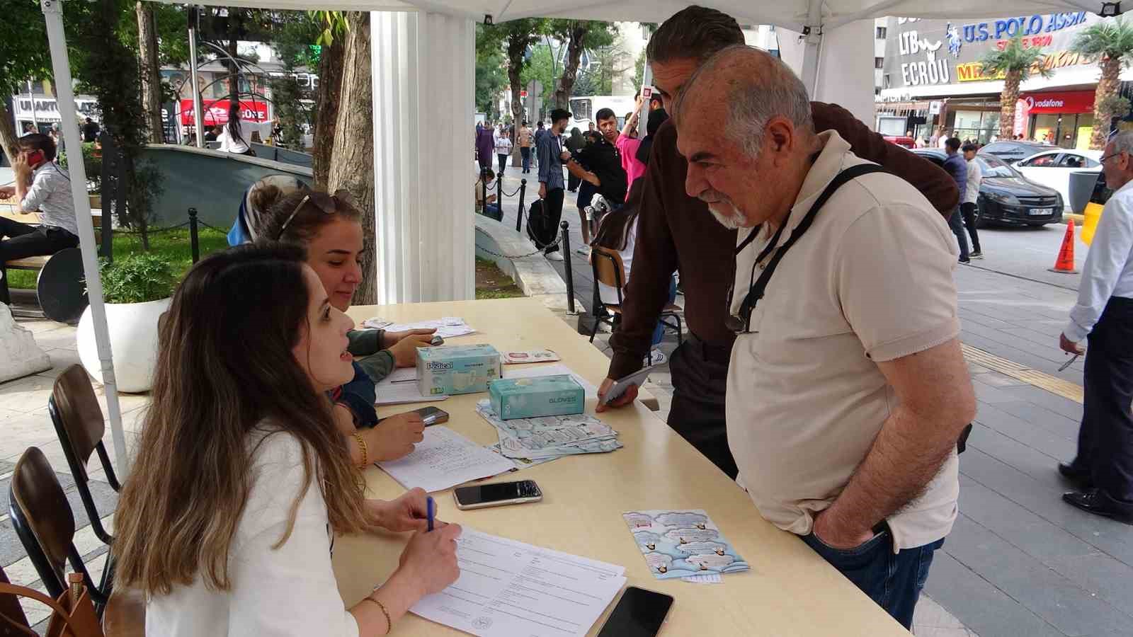 İpekyolu Sağlık Müdürlüğünden sigara ve obezite ile mücadele standı
