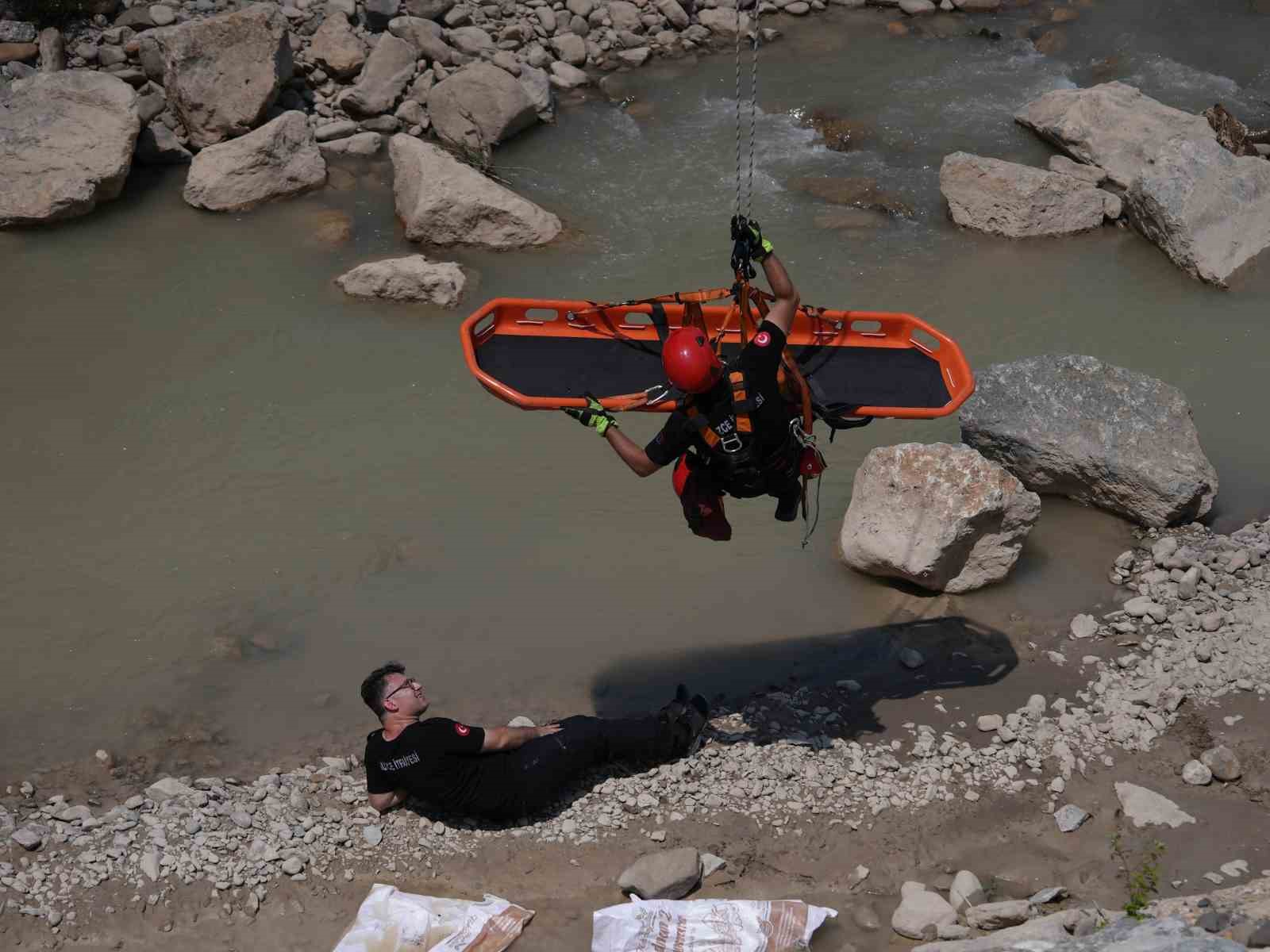 Havai hatla kurtarma yaptılar