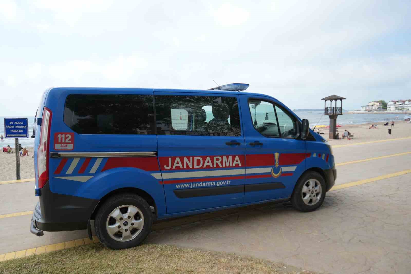 Denizde kaybolduğu iddia edilen genci arama çalışmaları 22 saattir sürüyor
