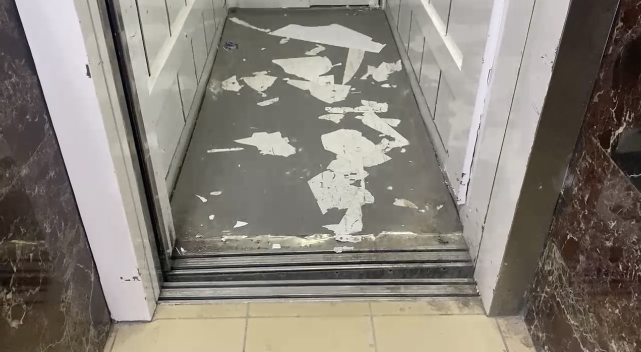 Ağrı Belediyesi&rsquo;ndeki asans&ouml;r tehlike sa&ccedil;ıyor
