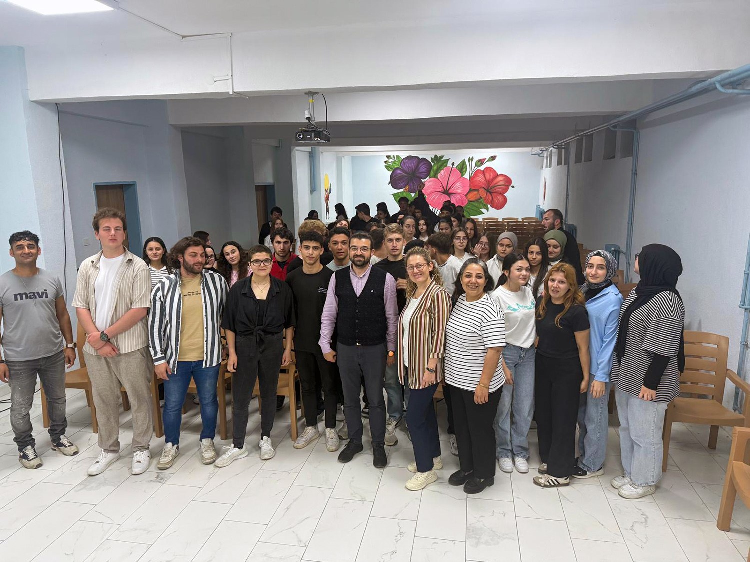 &Uuml;niversite adayları Kaynarca S.S. MYO&rsquo;yu tanıdı
