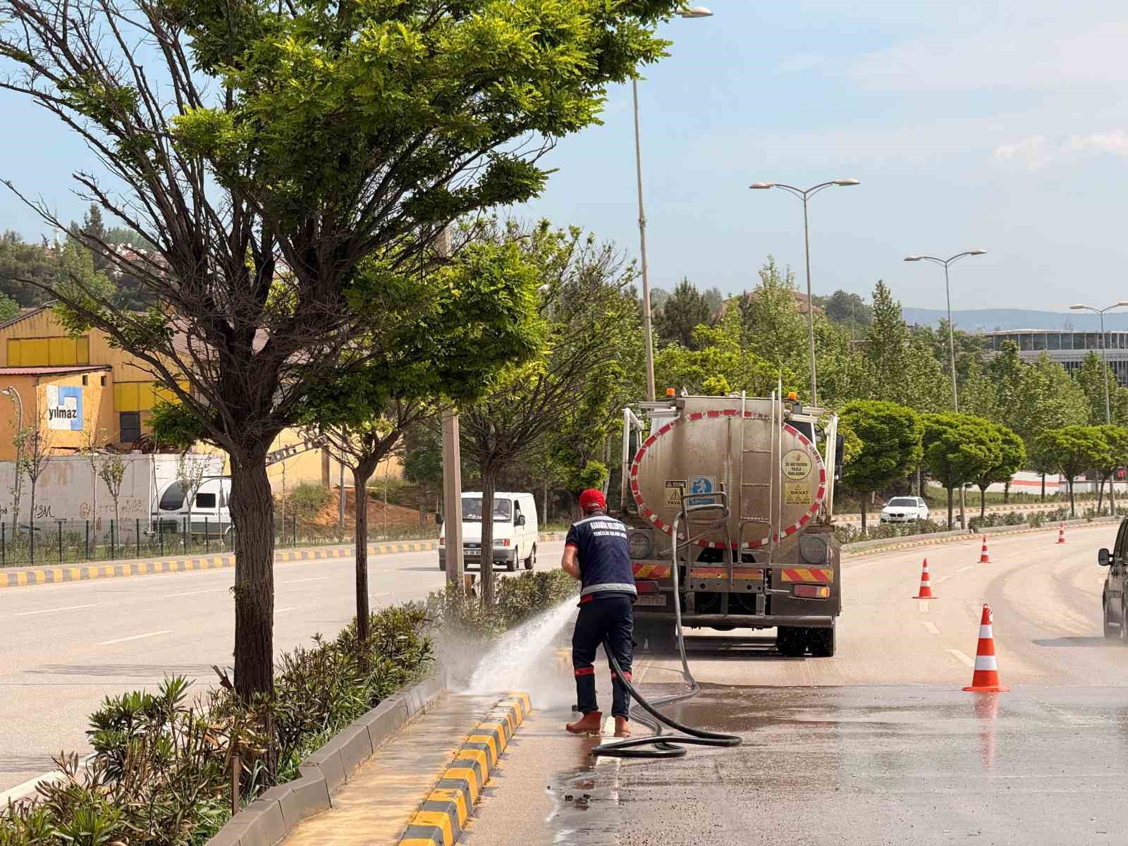 Karabük Belediyesi, şehir genelinde temizliği kesintisiz sürdürüyor
