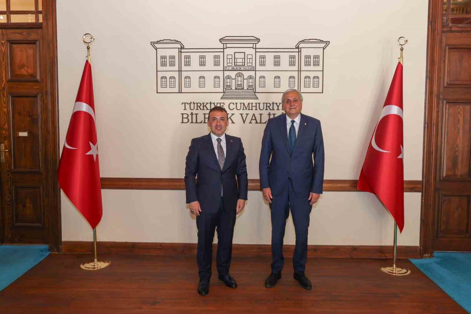 Vali S&ouml;zer&rsquo;e hayırlı olsun ziyaretleri s&uuml;r&uuml;yor
