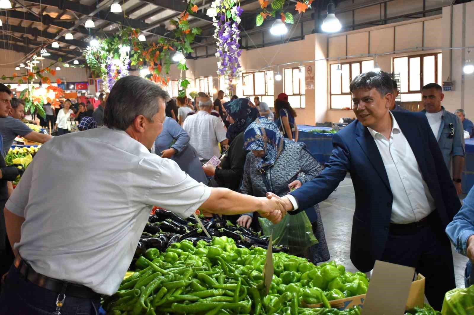 Başkan Durgut, pazarcı esnafı ile bir araya geldi