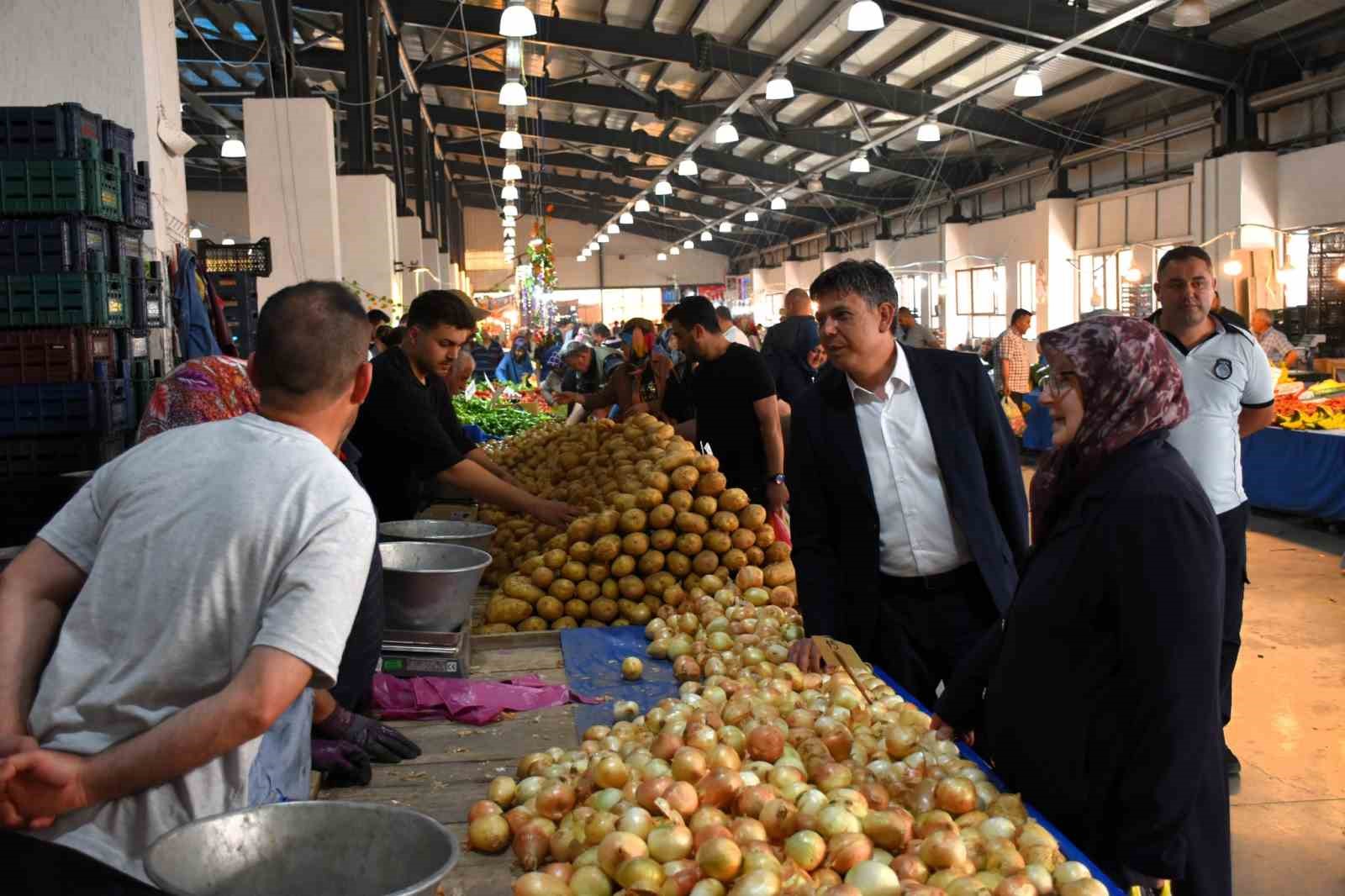 Başkan Durgut, pazarcı esnafı ile bir araya geldi
