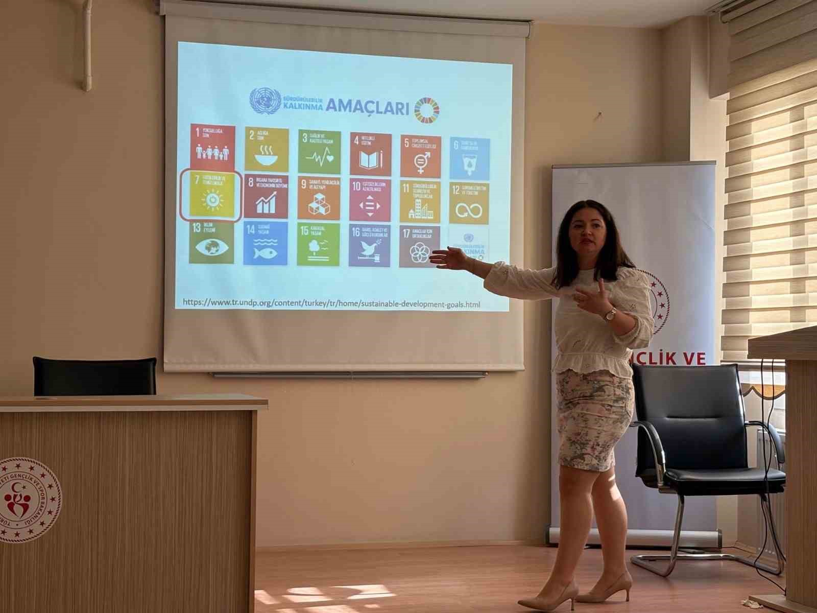 Üniversiteli öğrencilerden ‘Enerji Verimliliği ve Tasarrufu’ semineri